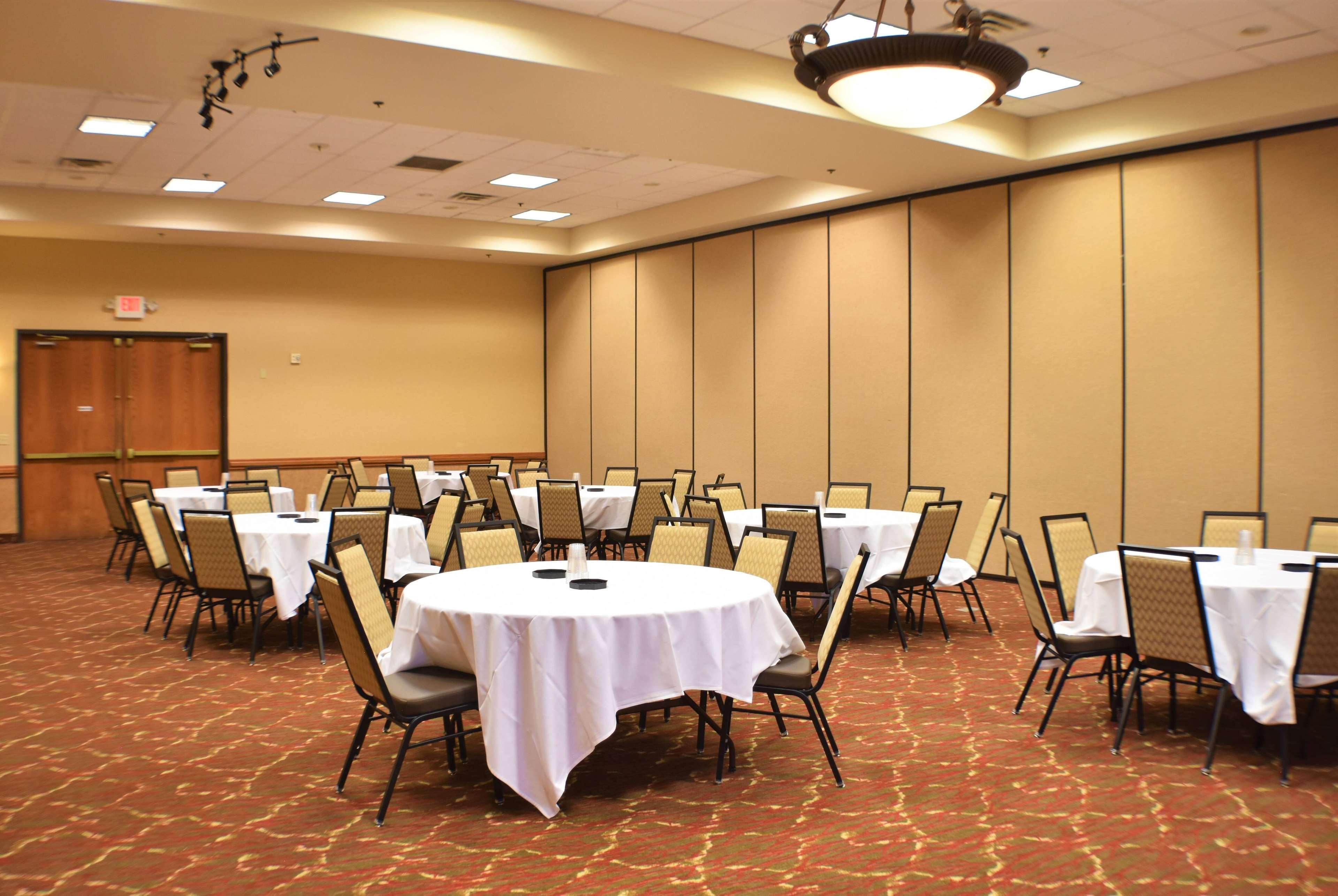 Ramada By Wyndham Sioux Falls Airport - Waterpark Resort & Event Center Eksteriør bilde