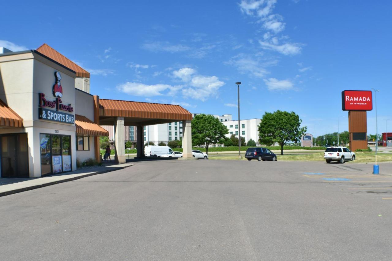 Ramada By Wyndham Sioux Falls Airport - Waterpark Resort & Event Center Eksteriør bilde